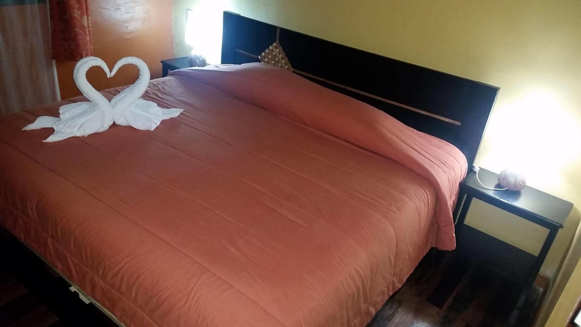 Wayras Hostal Ollantaytambo Extérieur photo